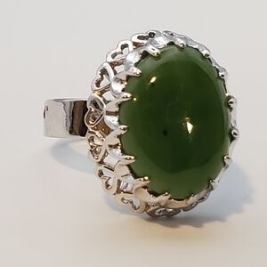 Green Cabochon Gem Stone Ring Silver Plated Raised Bezel Hearts Pronged Setting